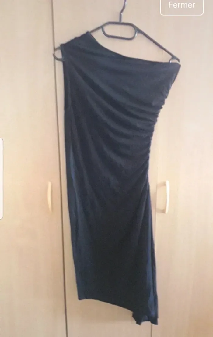 Robe  noir à épaule nue taille 36 - photo numéro 3