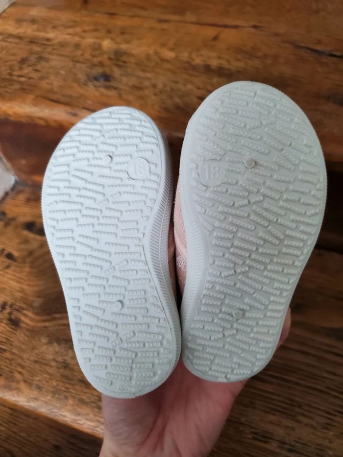 Chaussures en toile T.18 - photo numéro 6
