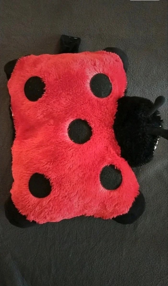 Coussin transformable en peluche coccinelle 40x40 cm - photo numéro 3