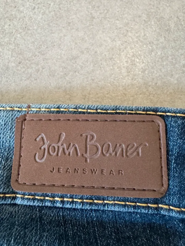Jean John Baner, taille 40, très bon état 42*105cm - photo numéro 5