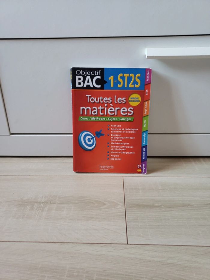 Livre 📕 Objectif bac 1° ST2S hachette education 5€