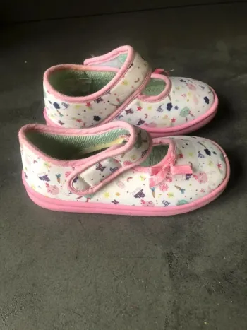 Chaussons à semelles rigides 25