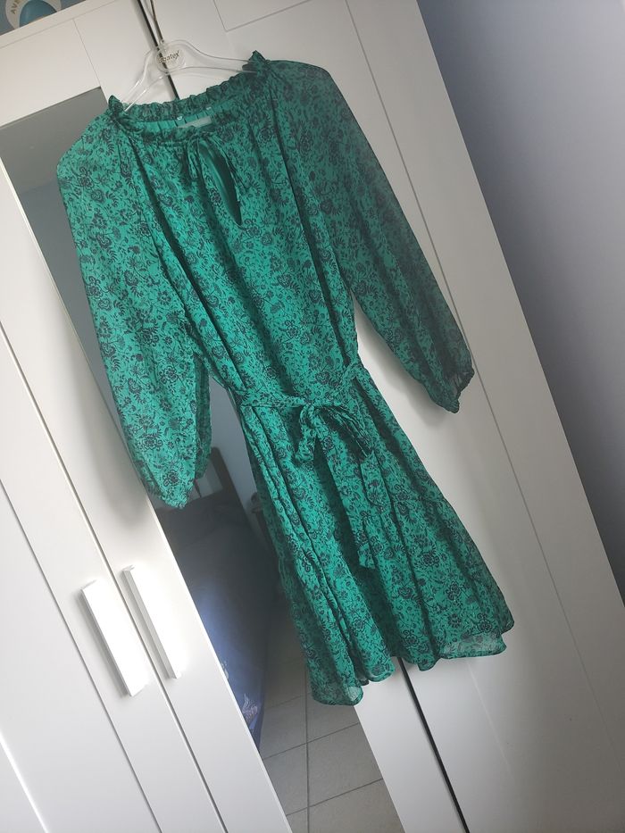 Robe mi longue 🎀 taille L 4€