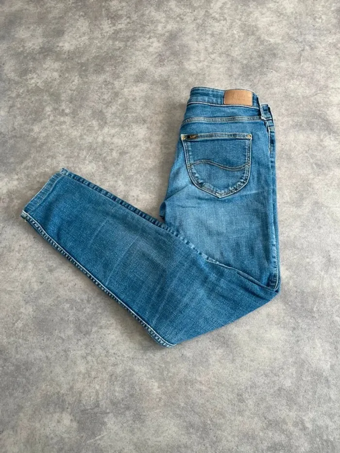 Jean Lee Scarlett W26 L33