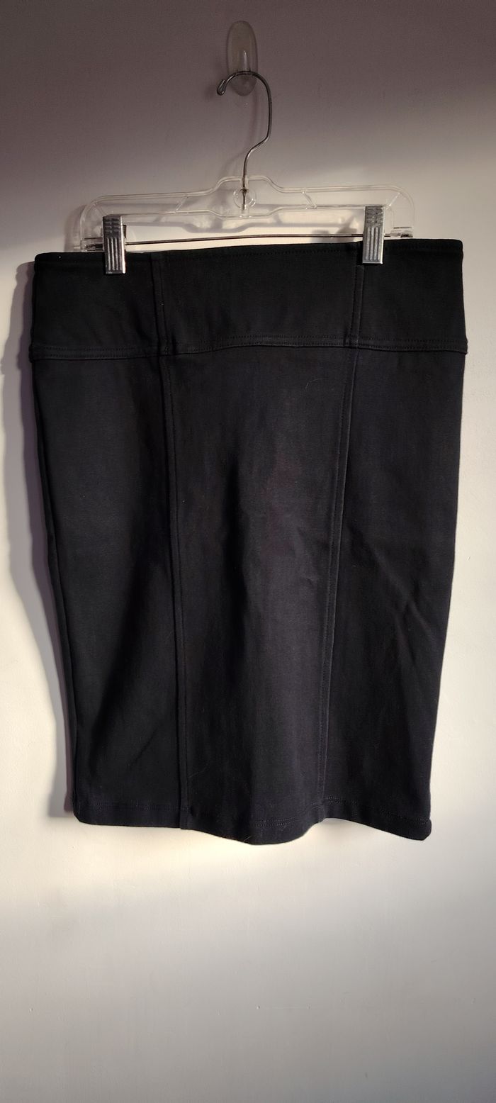 Jupe crayon noire Bershka – Taille M – Bouton manquant - photo numéro 4