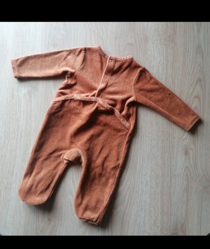 Lot de deux pyjamas velours 6 mois - photo numéro 4
