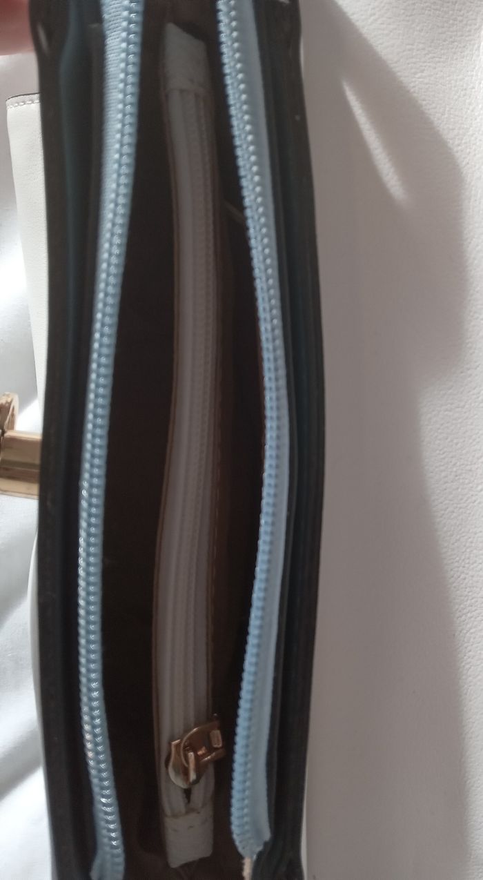 Sac à main neuf avec étiquette -  blanc et bleu ciel avec bandoulière – plusieurs compartiments - photo numéro 3