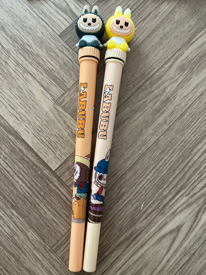 Stylo labubu qui tourne