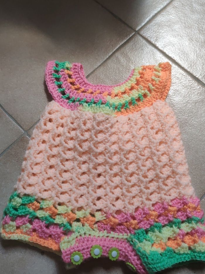 Robes fillettes  et body déboutonna bles afin de changer la couche du bébé - photo numéro 10