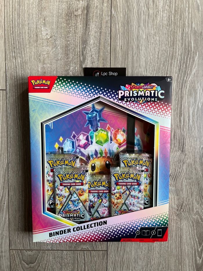 COFFRET POKÉMON CLASSEUR - EVOLUTIONS PRISMATIQUES EV 8.5 - VERSION ANGLAISE