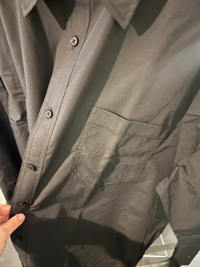 Chemise noire et rouge Taille 46/48 - photo numéro 2