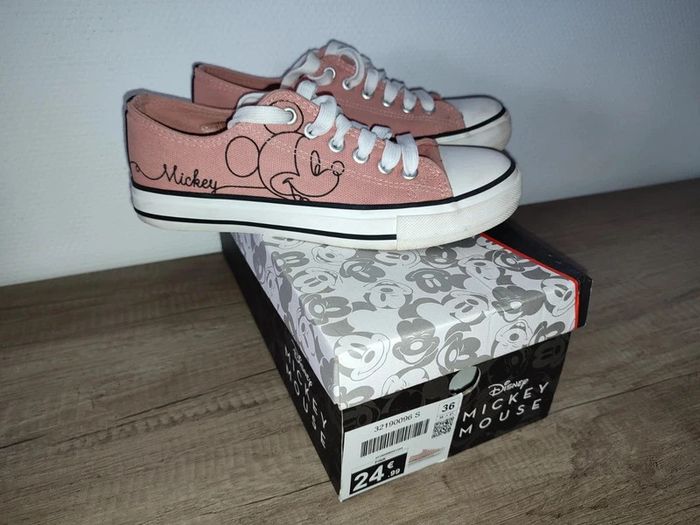Baskets / tennis basses taille 36 Mickey Mouse