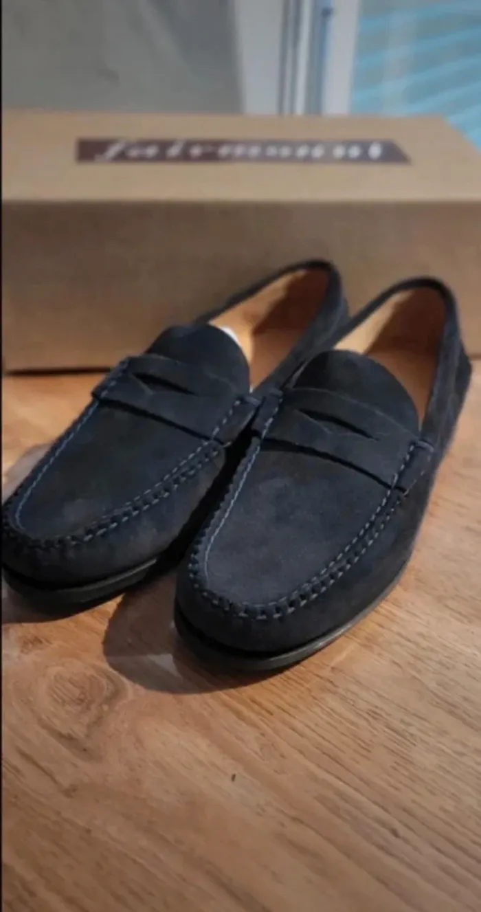 Annonce Vinted – Mocassins Fairmount en daim bleu – Neufs, avec boîte - photo numéro 2