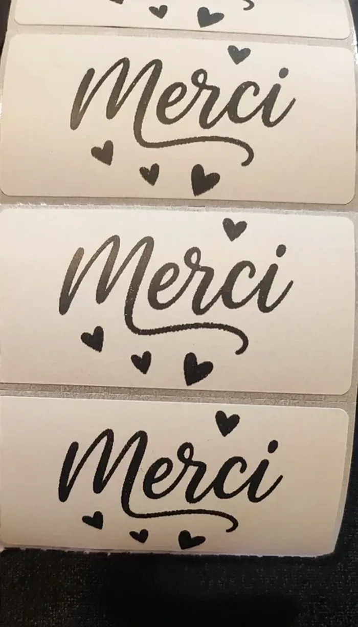 Lot 25 étiquettes autocollantes “Merci” 60x30 mm