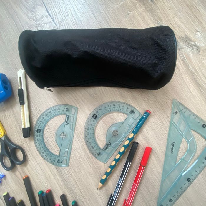 Lot de fournitures scolaires - photo numéro 2