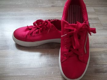 Sneakers rouge satiné Stradivarius 36