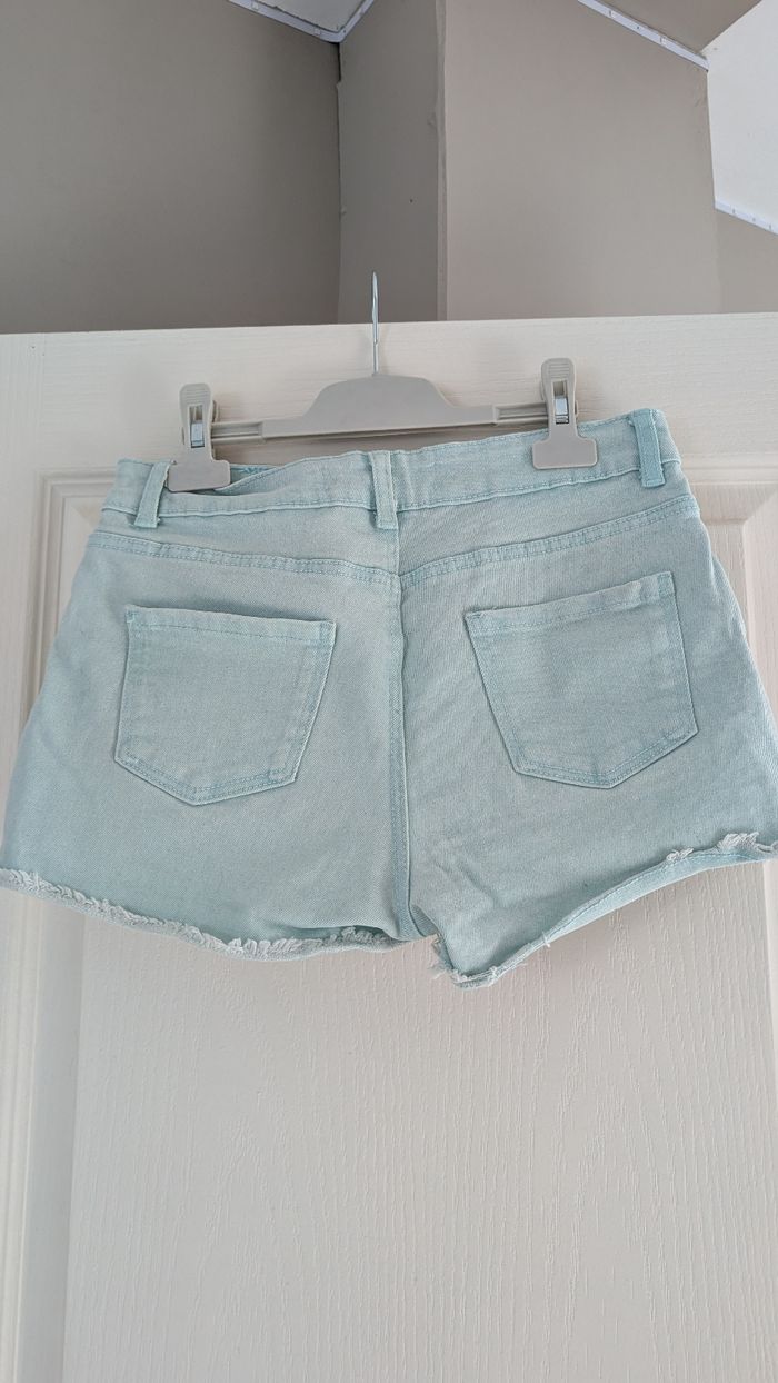 Short court bleu ciel taille 36 - photo numéro 2