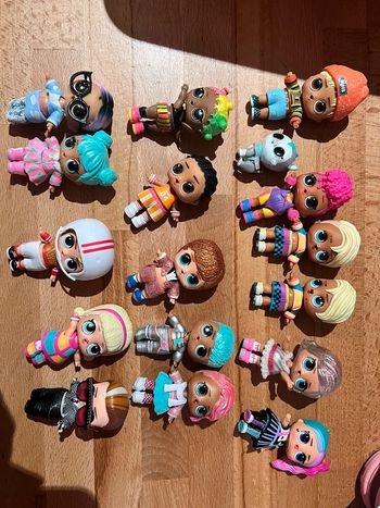 Lot de 17 poupées LOL surprise et nombreux accessoires vendus dans une boîte de rangement lol