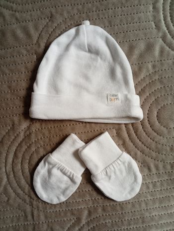 Bonnet et moufles 1 mois