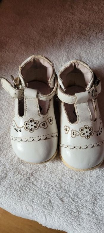 Claquettes fermées fille