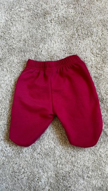 Pantalon rouge – 1 mois