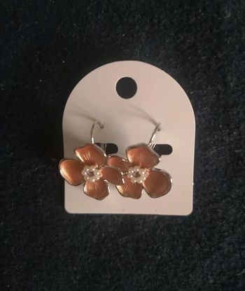 Boucles pendantes a fleurs oranges