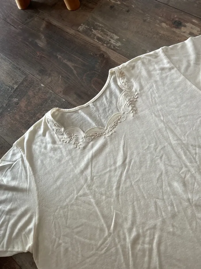 Tee shirt crème col vintage
