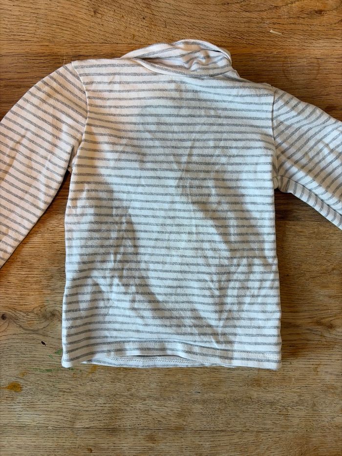 Lot d’imparfaits 18 mois (5 pulls + 1 pantalon + 1 t-shirt  manches longues - photo numéro 5