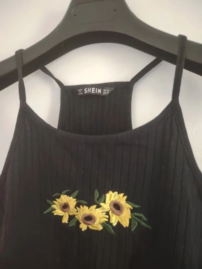 Crop top shein XS - photo numéro 2