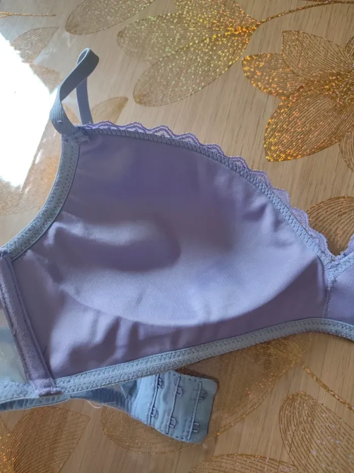 Soutif violet - photo numéro 3