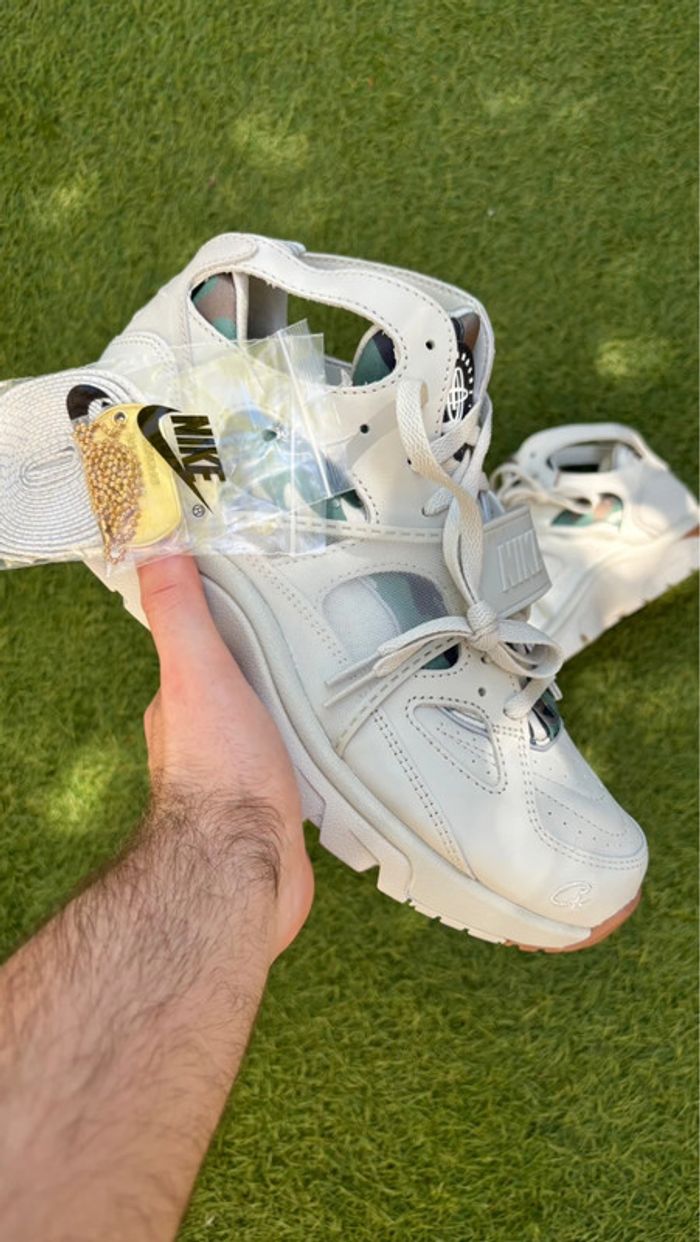 Nike Air Trainer Huarache Corteiz Light Bone chaussures montante blanche