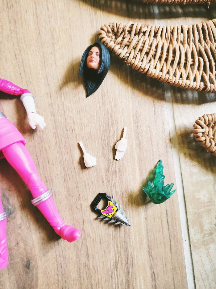 🙅 Power rangers dino charge lightning collection figurine du ranger rose avec ses accessoires marque Hasbro - photo numéro 4