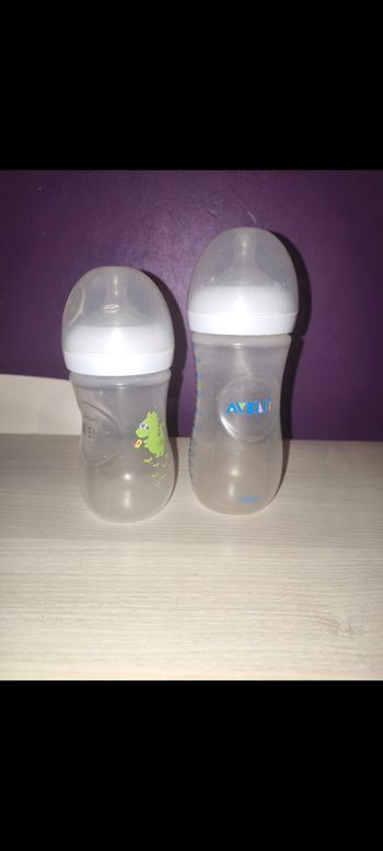 Lot de deux biberons