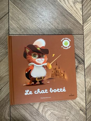 Livre: le chat botté avec textures Neuf