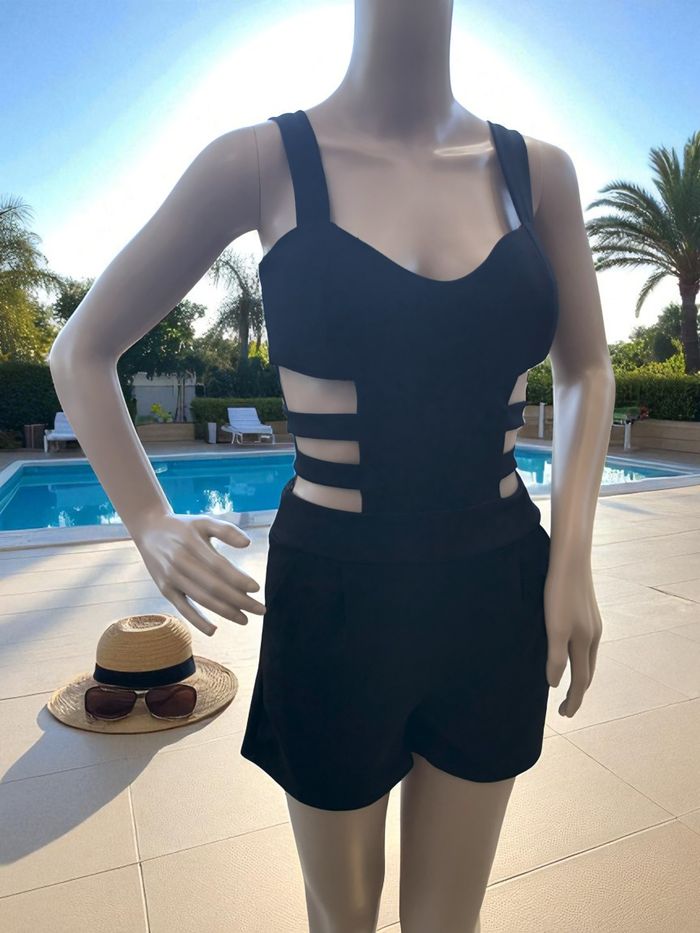 E-LANA - NEW - COMBISHORT FEMME GLAMOUR AVEC SES DÉCOUPES GRILLES LATÉRALES S/36 - photo numéro 10