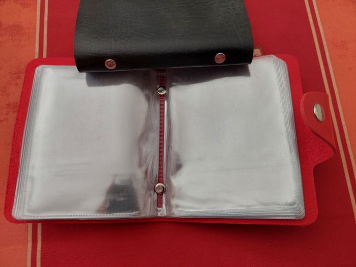 Porte carte rouge 30 pochettes - photo numéro 2