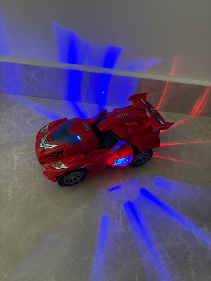 Jouet dinosaure /voiture qui se transforme avec sons et lumière avance seule rouge - photo numéro 2