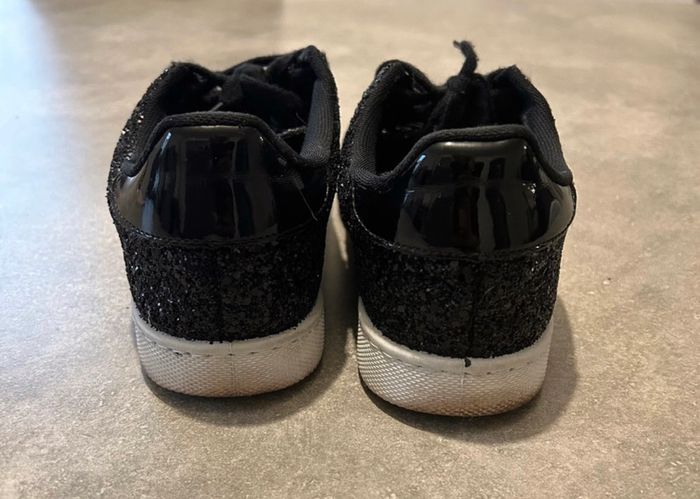 Victoria noire pailletée T37