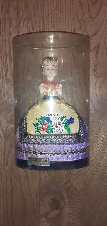 Poupée régionale de collection Savoie