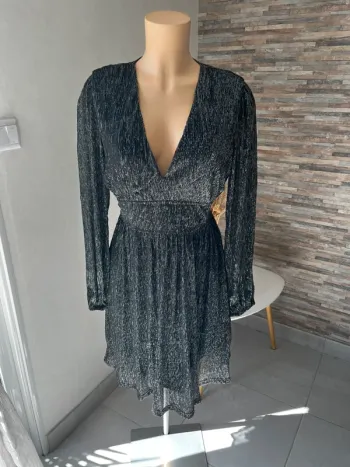 Robe noire argentée