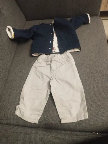1 pantalon et 1 gilet 68cm