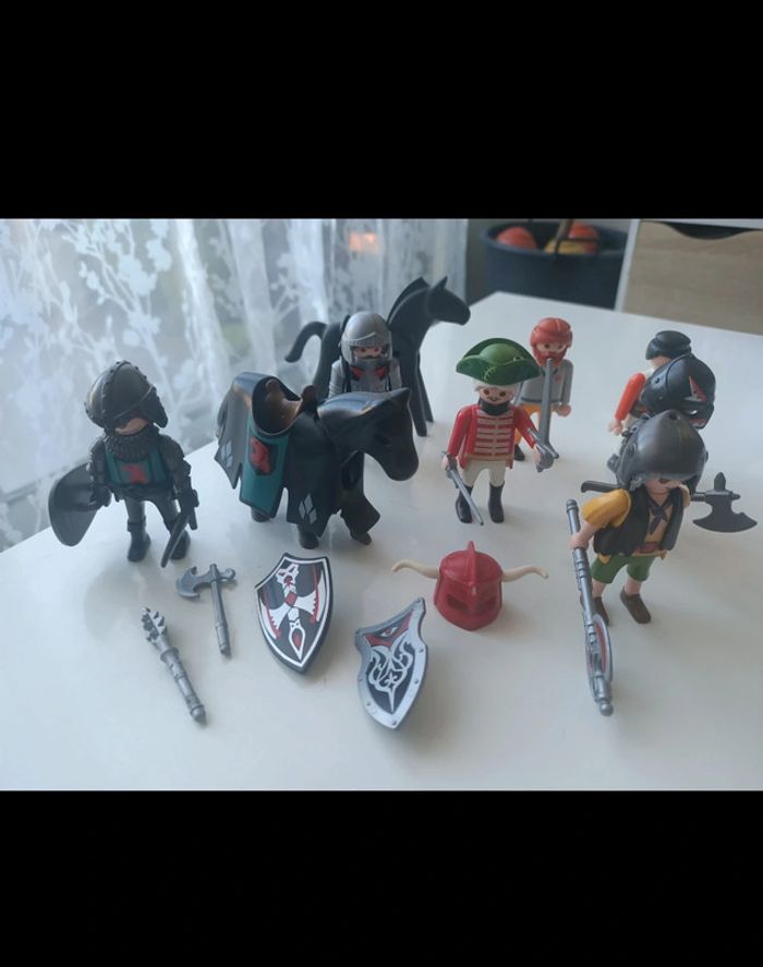 Lot personnage playmobil chevaliers et divers