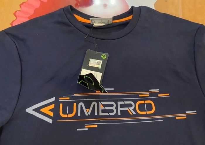 TEE shirt Umbro taille S Neuf - photo numéro 2