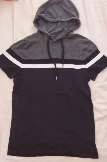 T-shirt à capuche