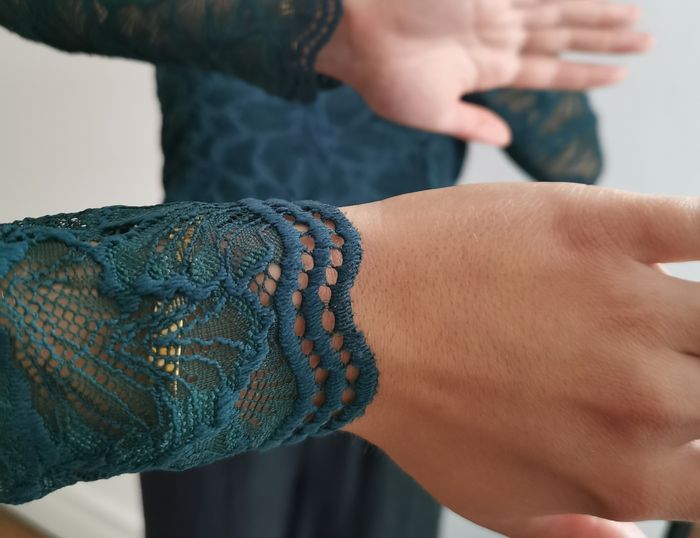 Haut vert émeraude effet dentelle - photo numéro 5