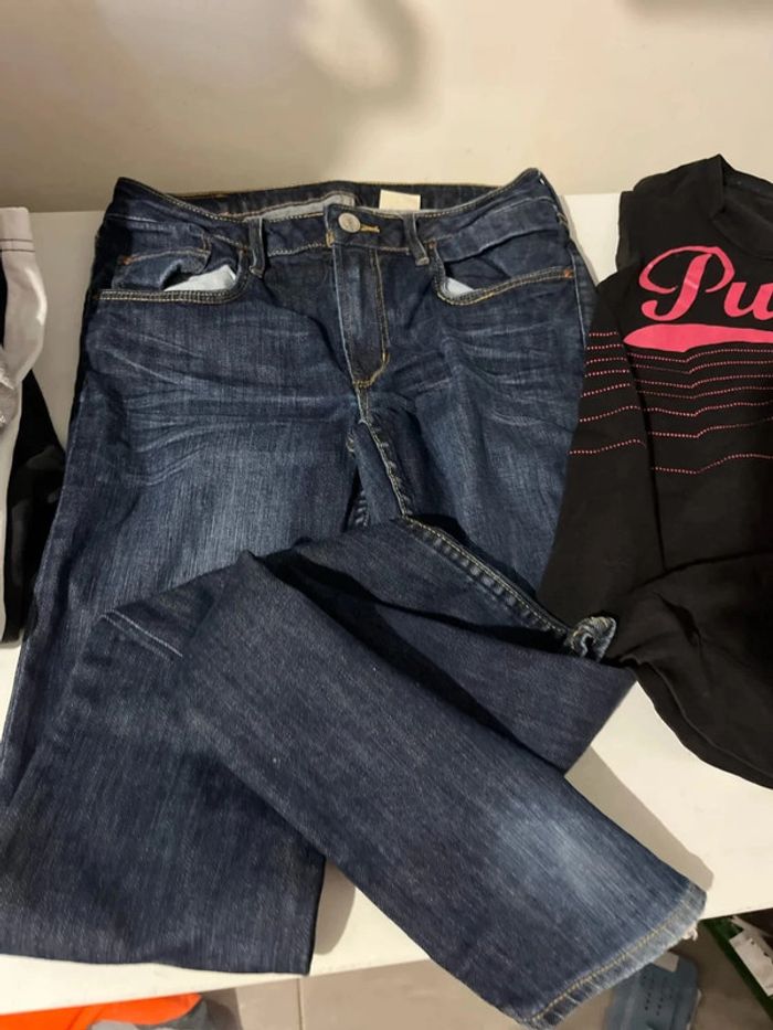 Jeans et tee shirt - photo numéro 2