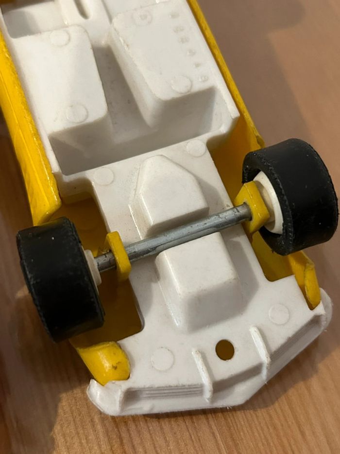 Lot de 2 anciennes chevrolets corvette Tonka en plastique  jaune et rouge 1/24 1970 - photo numéro 11