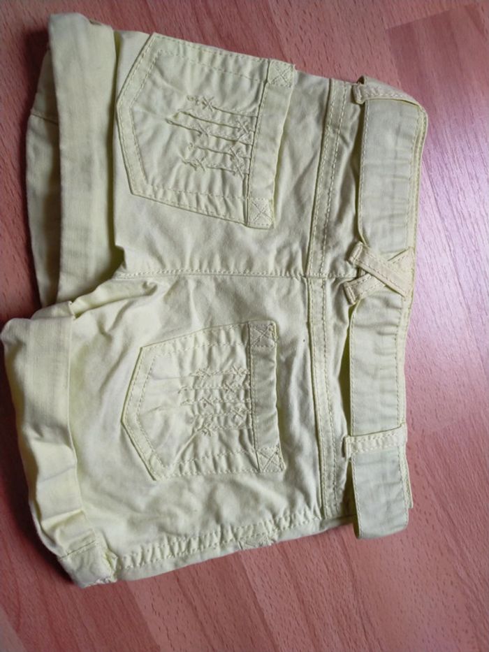 Joli short jaune vif 18 mois - photo numéro 4