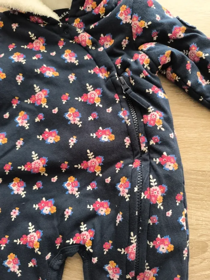 Combinaison fleurie sans pieds 9 mois  weekend à la mer - photo numéro 5