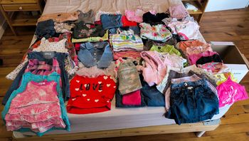 Lot de 55 vêtements fille de marque du 6 mois au 2 ans été/hiver